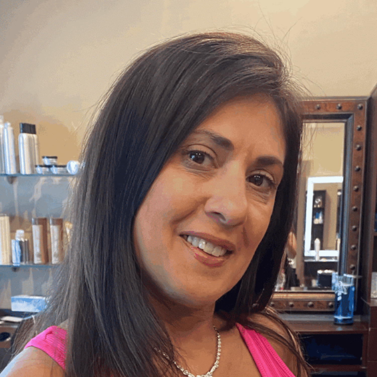 Portrait of Lisa D’Angelico, a professional stylist at Head 2 Toe, showcasing their expertise and style.